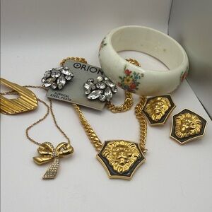 Lot of vintage fashion jewelry